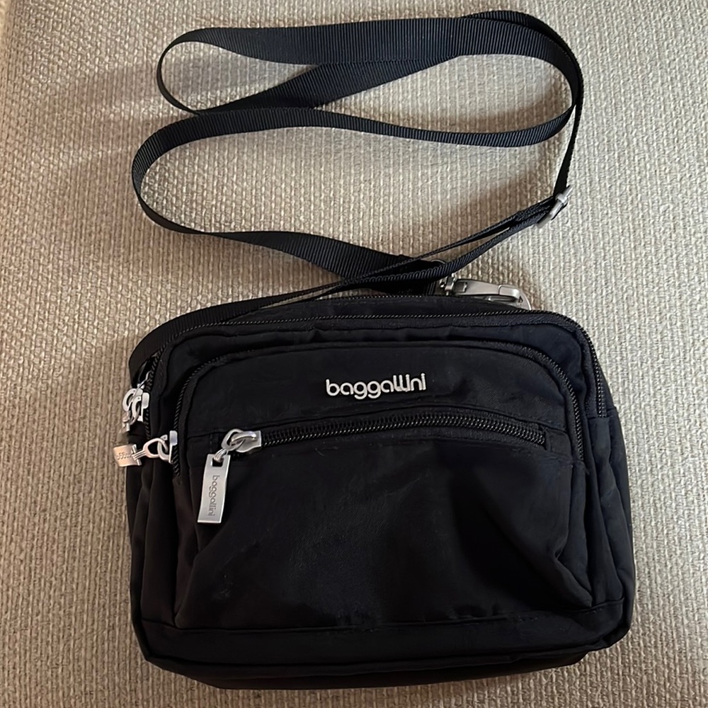 Baggallni crossbody bag - black - 3 zippered main compartments - 2 ext. pockets